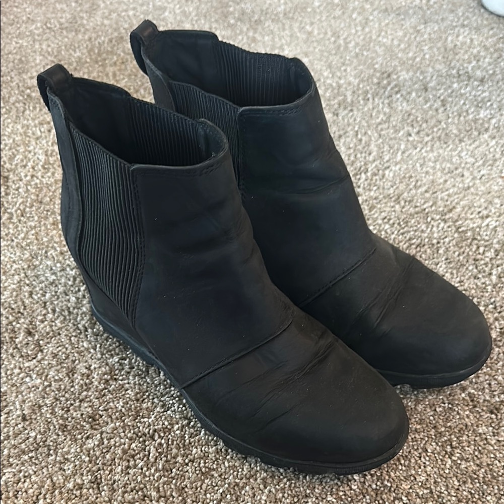 Sorel Black Ankle Boots with Elastic Panels